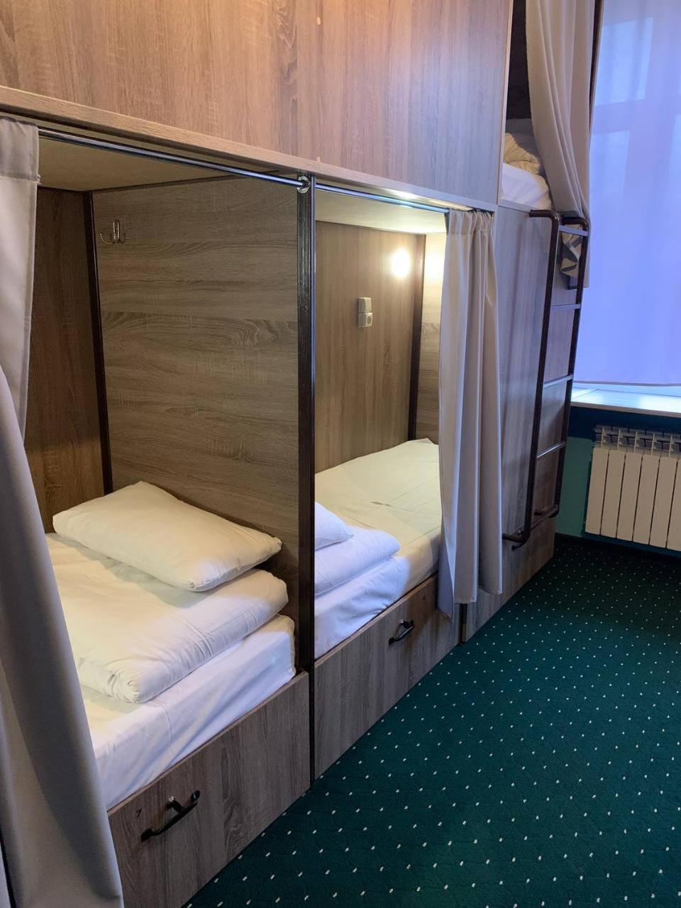All Eyes Hostel Кам'янець-Подільский Екстер'єр фото