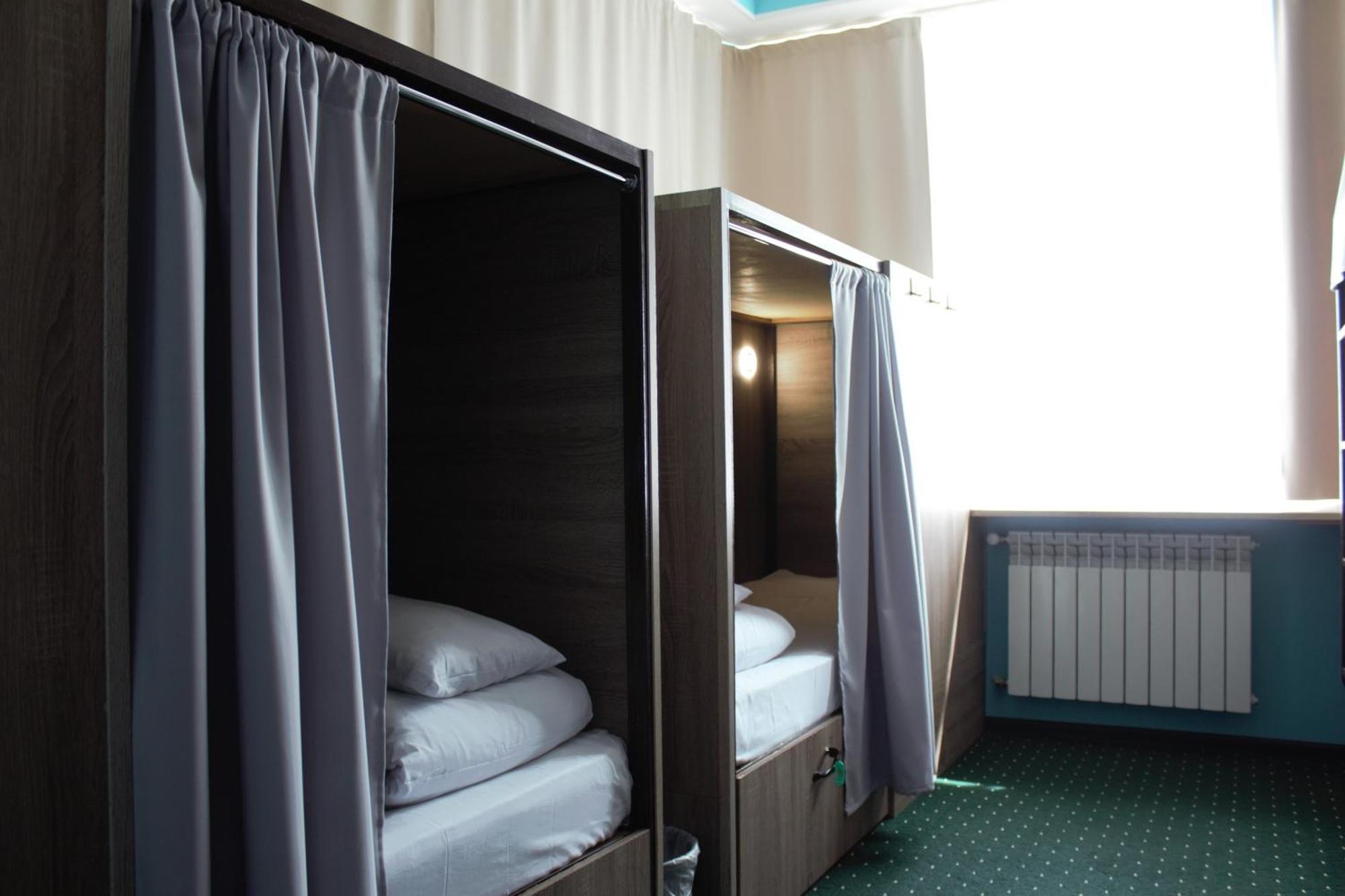All Eyes Hostel Кам'янець-Подільский Екстер'єр фото