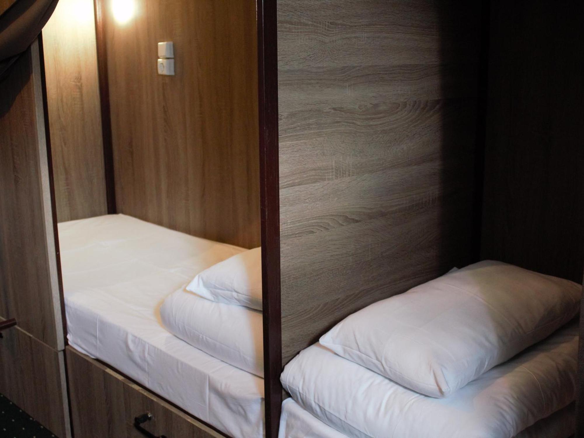 All Eyes Hostel Кам'янець-Подільский Екстер'єр фото