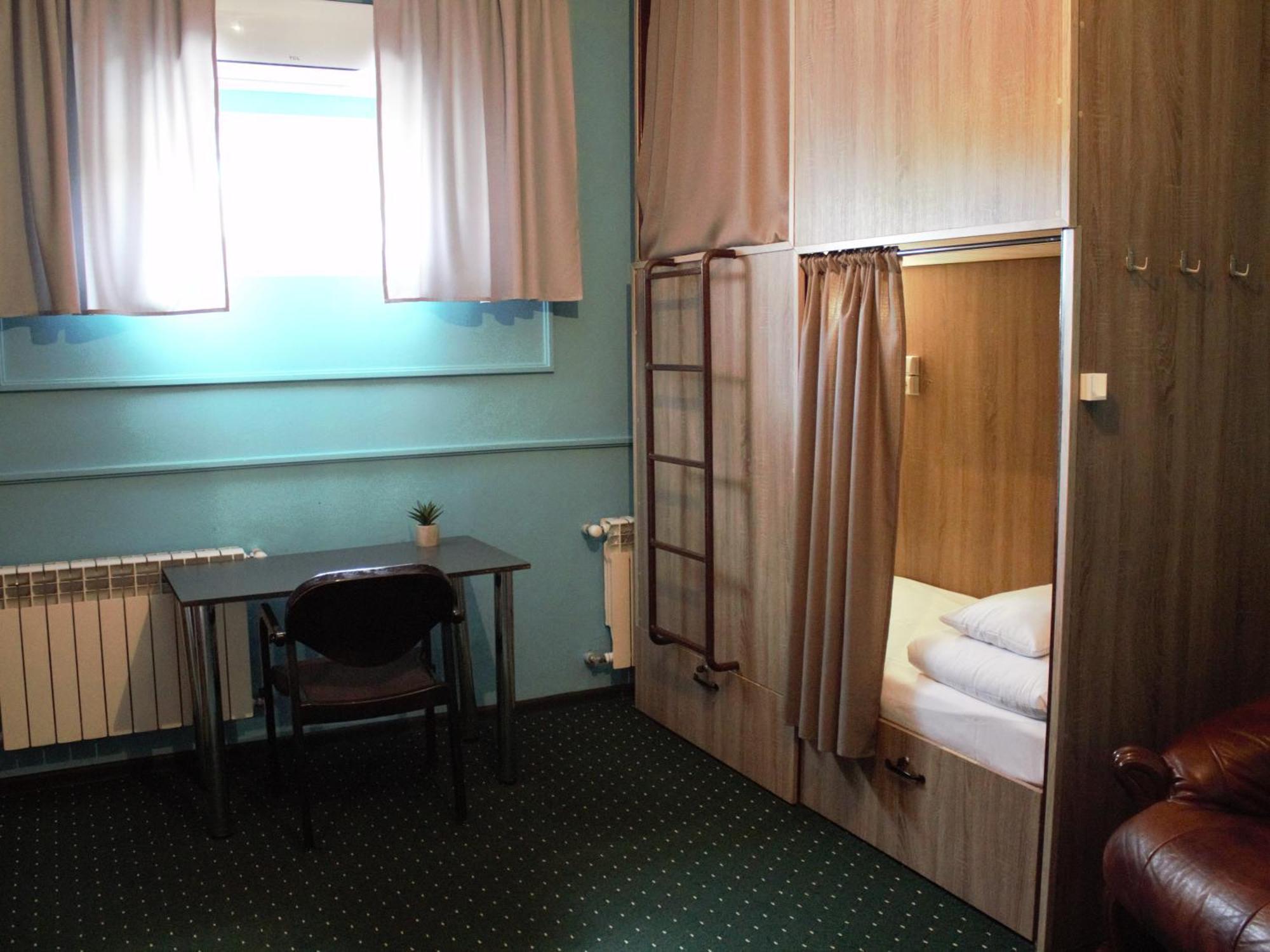 All Eyes Hostel Кам'янець-Подільский Екстер'єр фото