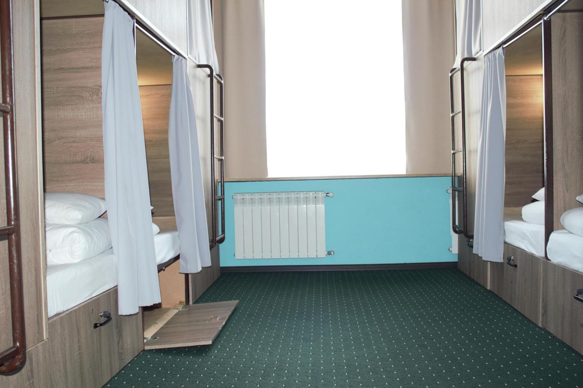 All Eyes Hostel Кам'янець-Подільский Екстер'єр фото