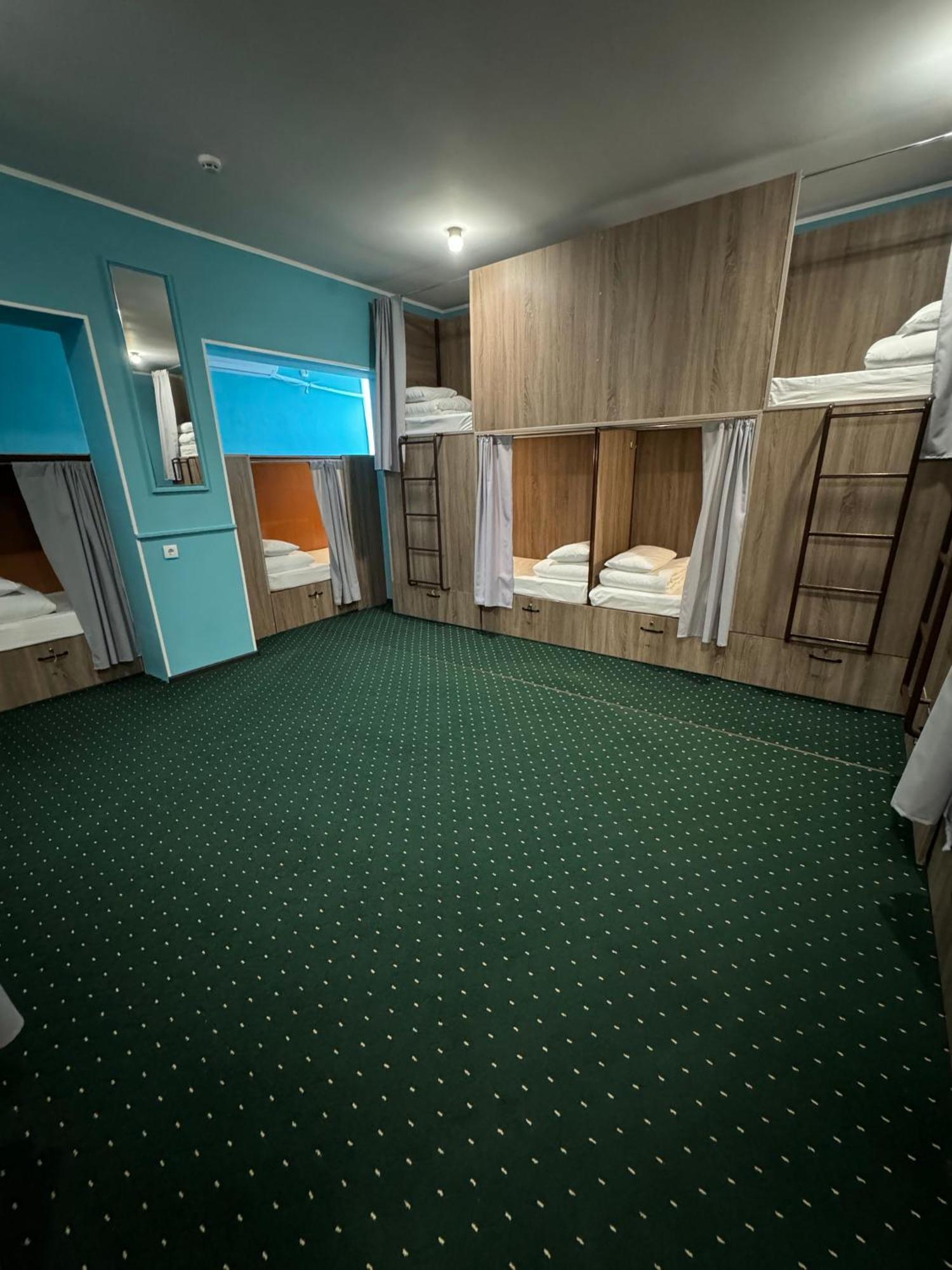 All Eyes Hostel Кам'янець-Подільский Екстер'єр фото