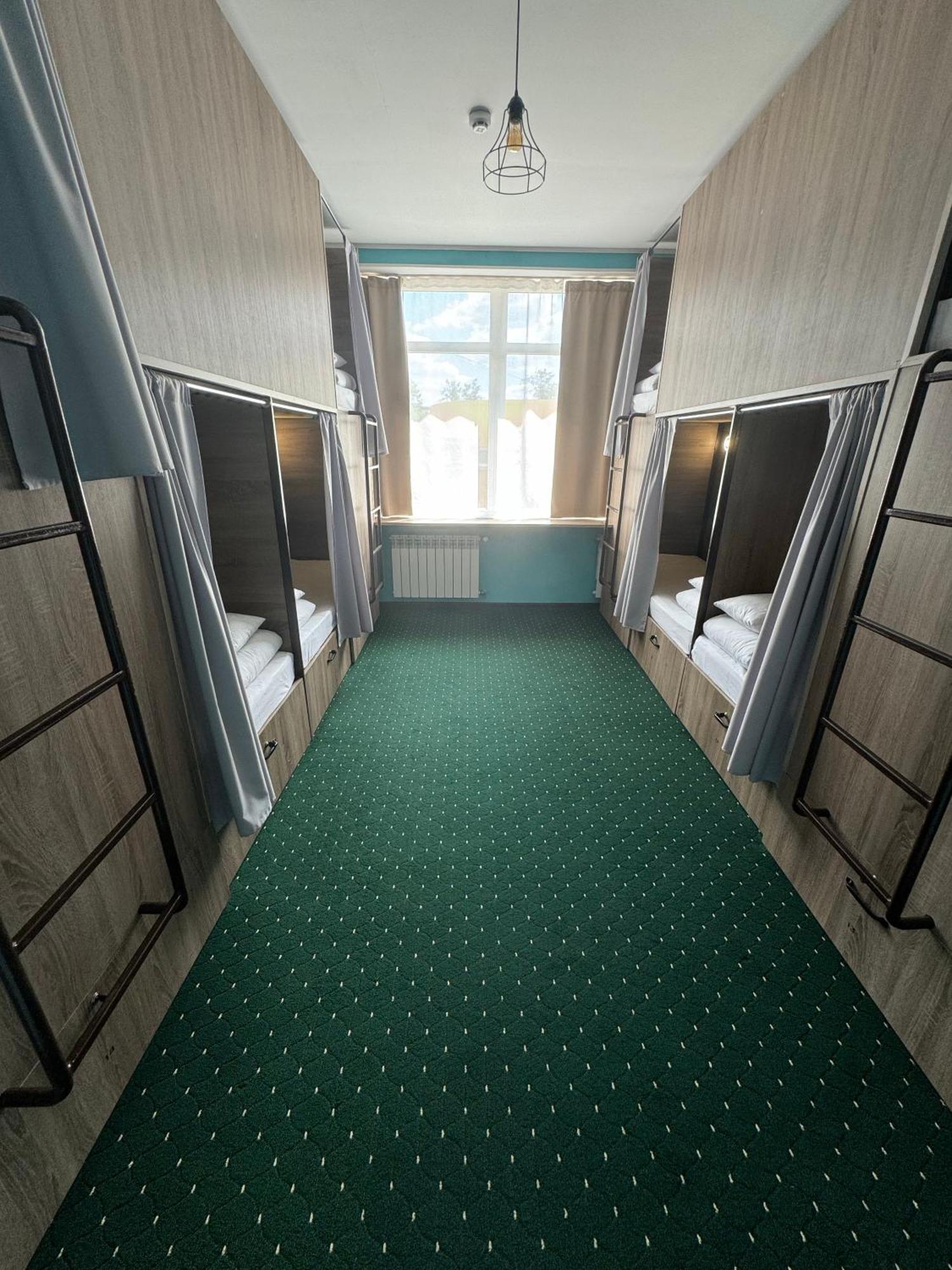 All Eyes Hostel Кам'янець-Подільский Екстер'єр фото