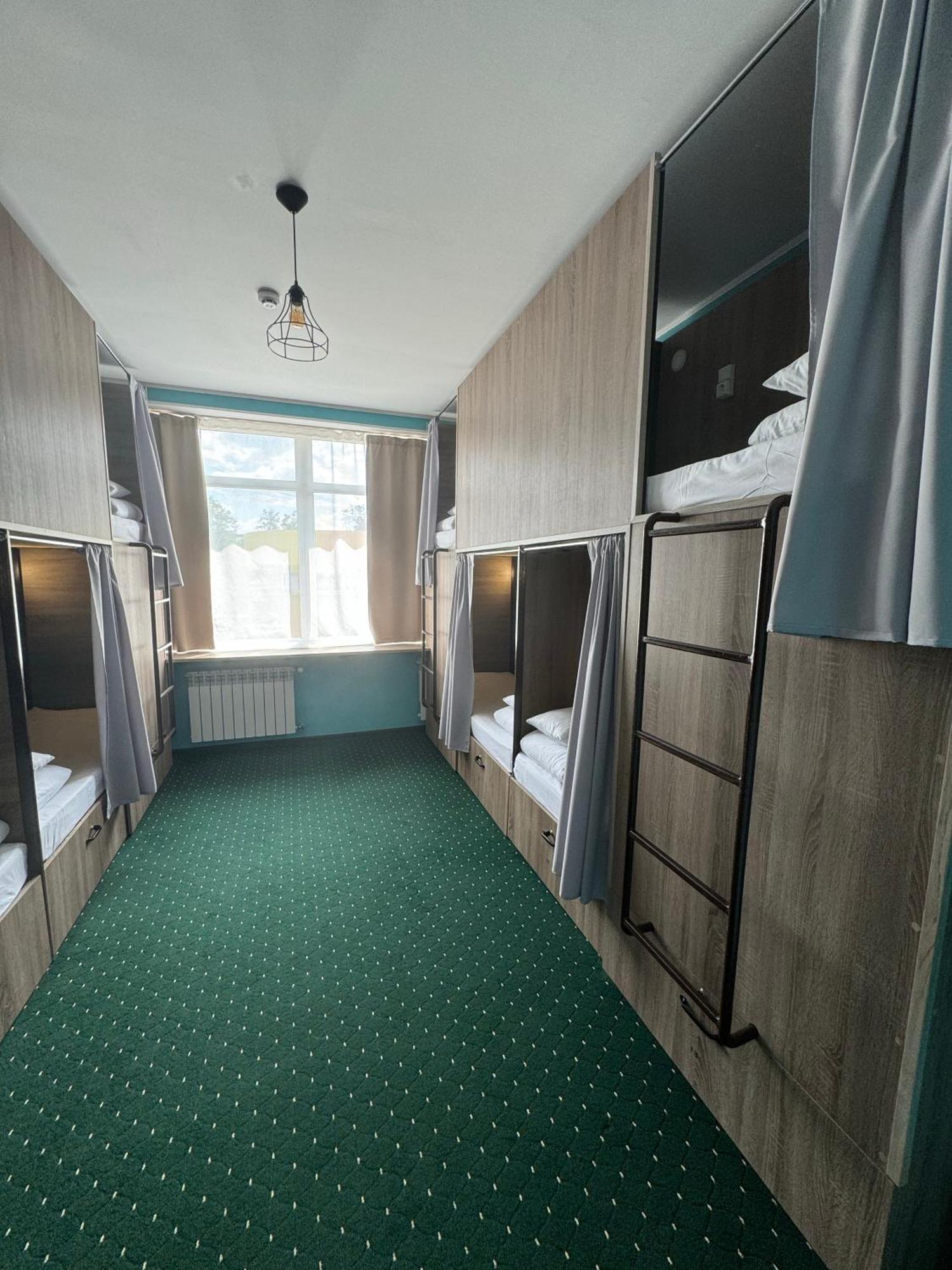 All Eyes Hostel Кам'янець-Подільский Екстер'єр фото